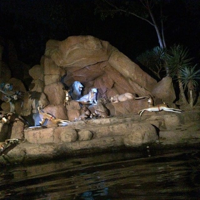 What's he doing with the reindeer? #jinglecruise #Disneyland Post image