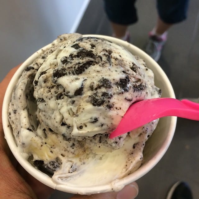 Some @creamologylabs goodness: The concept is interesting but the end result is just ice cream. I was expecting a bit more from it, hard outside shell Post image