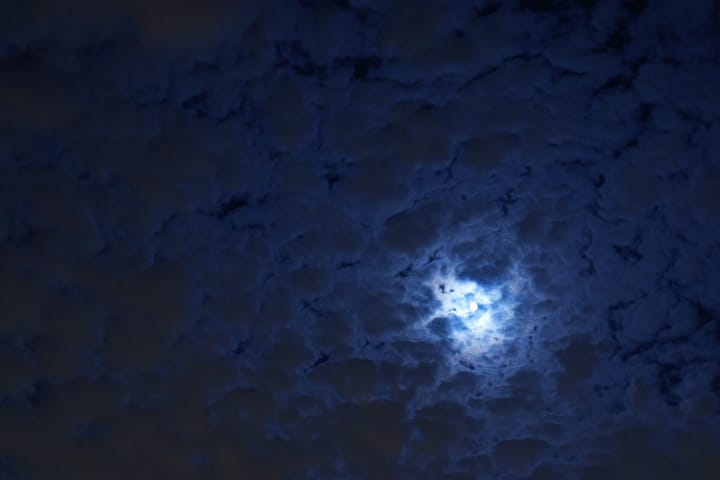Blue Moon Eve Timelapse in 4K Feature image